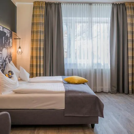 Levy's & Breakfast 4*