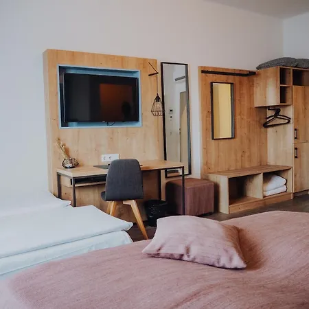 Levy's & Breakfast 4*