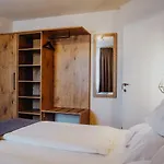 Levy's & Breakfast Hotel 4*