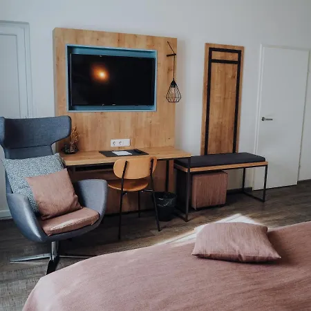 Levy's & Breakfast 4*